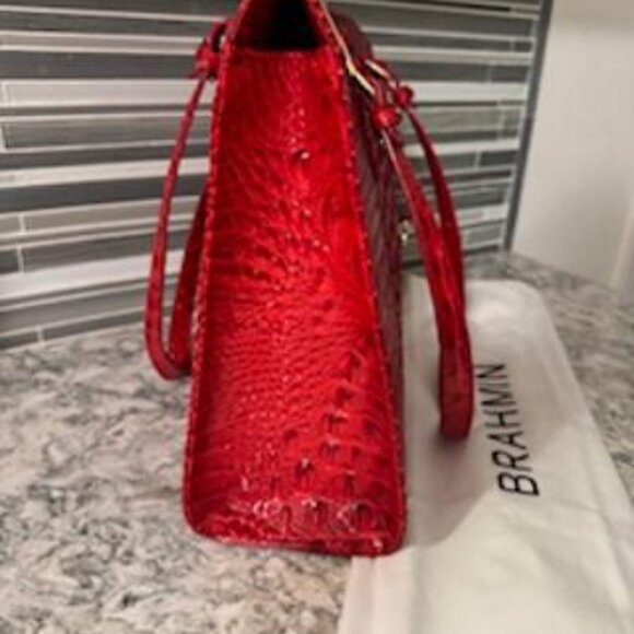Brahmin - Anywhere Tote w/Matching Wallet - Picture 2 of 3